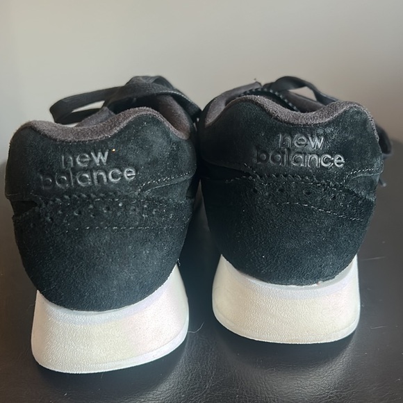 New Balance 520 Platform Sneaker - Picture 9 of 13